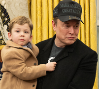 Portrait de X Musk (cliquez pour voir la source de l'image)